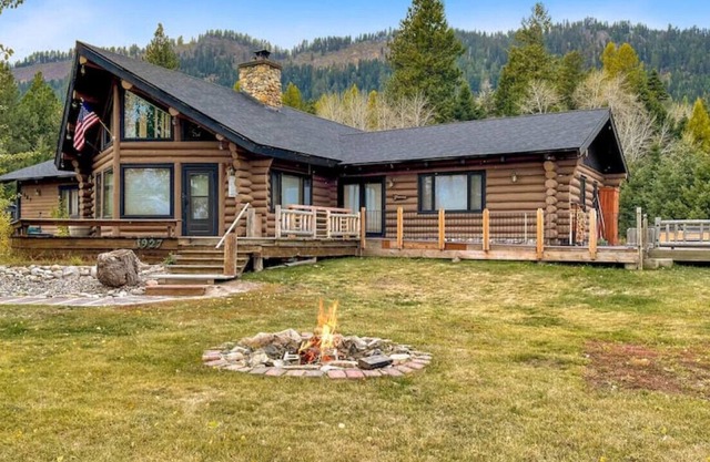 Mountain House, Large Deck, Hot Tub, Near Tamarack