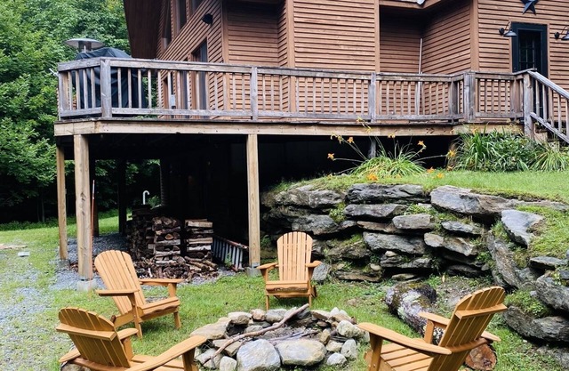 Mountain House near Mount Snow & Stratton w/2 Fireplaces, Hot Tub & Sauna