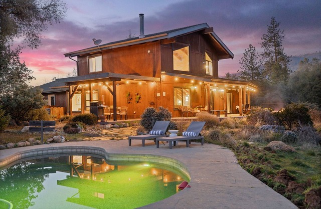 Mountain Lodge Near Yosemite - Large Pool, HotTub, Beautiful View, New Furniture