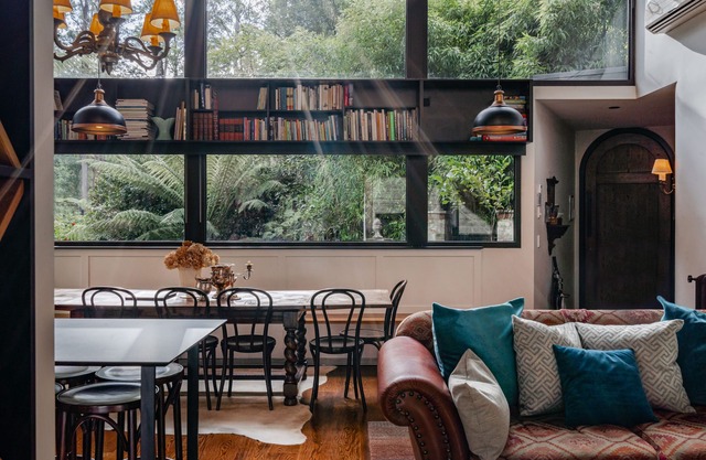Mountain Lodge STAYZ HOLIDAY HOME OF THE YEAR 2025, 1 hour from Melbourne!