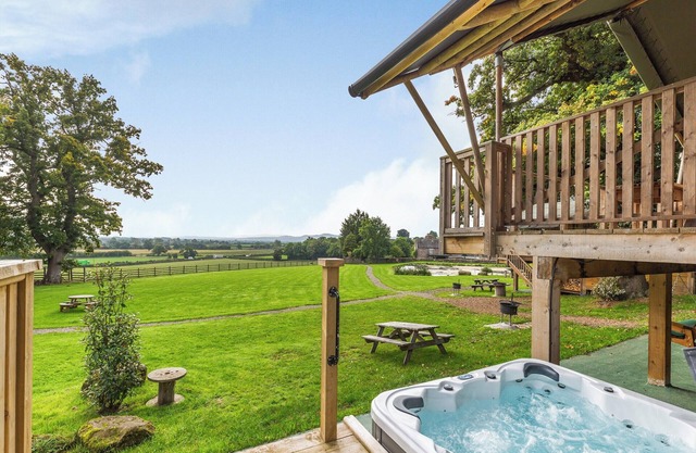 Mountain Lodge-UK41053