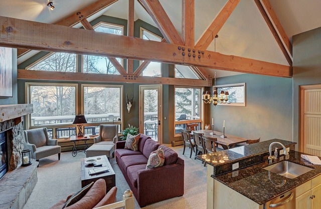 Mountain Luxury Townhome-Ski in/out & Wood Burning Fireplace by RedAwning