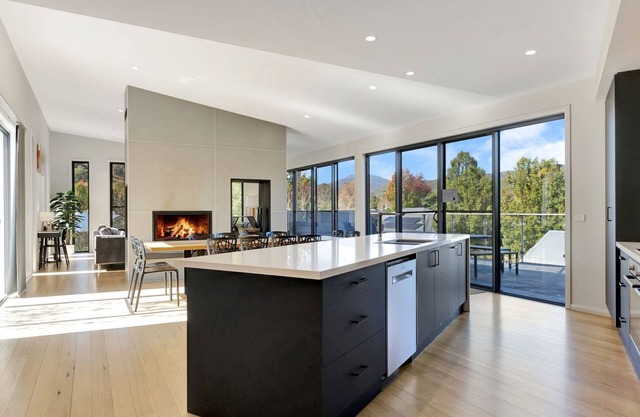 Mountain Mist Retreat - 6 Bedrooms