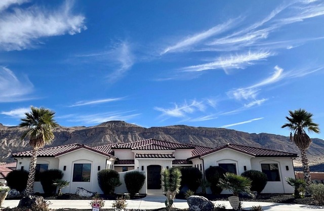 Mountain Oasis-Large Private Pool-8 Bedrooms