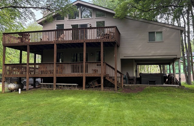 Mountain Retreat abuts Boulderfield: Sleeps 16, 5 Br, 2 Baths, 2 Decks, Hot Tub