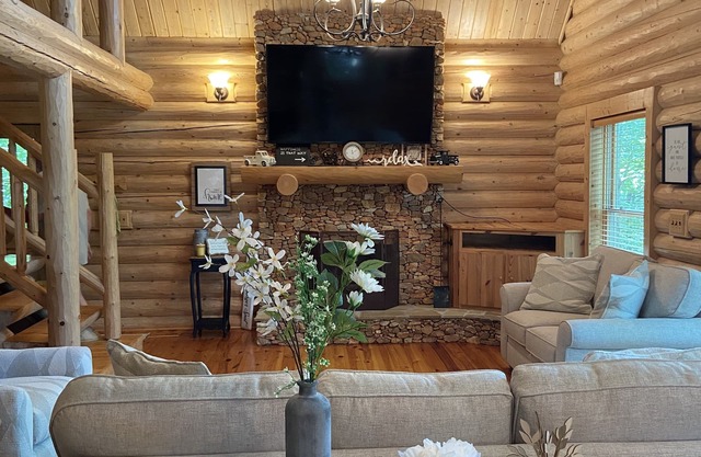 Mountain Retreat Home on the Lake w/Kayaks