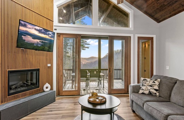 Mountain Sanctuary, Balcony, View, and Grill!