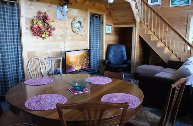 Mountain side cabin views of sunsets every day nearest neighbor is a mile away