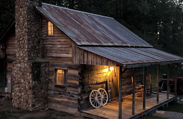 Mountain Silotude 1 bedroom, 1 bath, fire pit, game room & hot tub Sleeps 4
