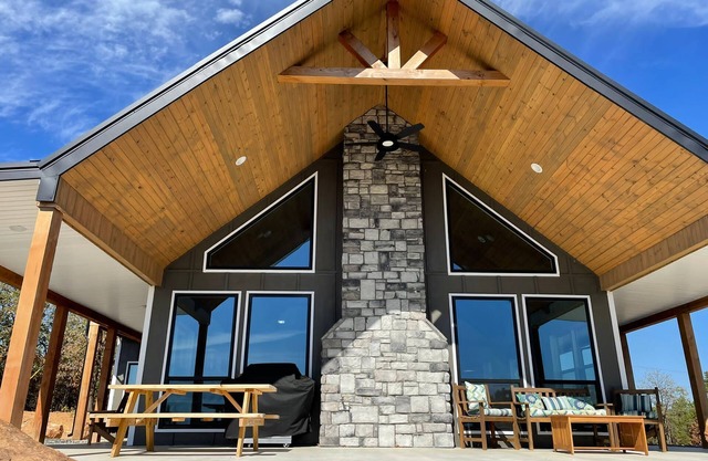 Mountain Top Cabin for 10 w Incredible Lake Views - Game Room, Firepit, Privacy