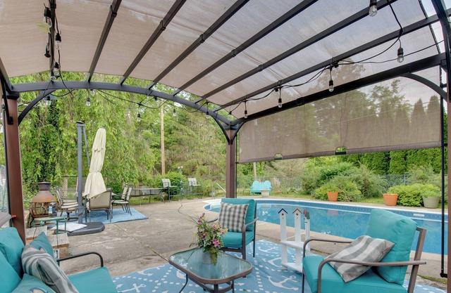 Mountain Top Home w/ Pool ~ 20 Mi to Skiing
