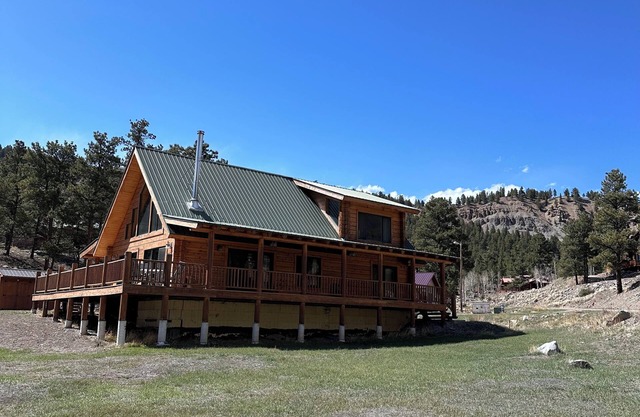 Mountain Valley Paradise- stunning retreat nestled in the heart of the San Juans