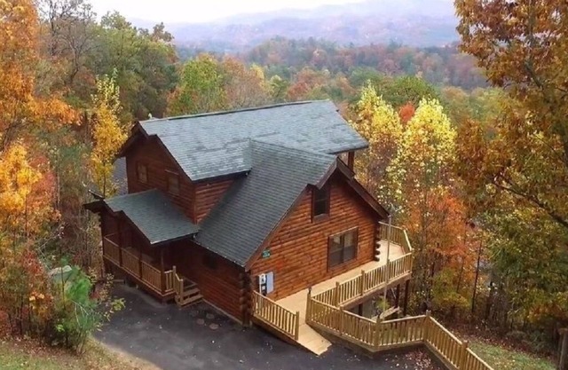 Mountain View, 2 Suites, Hot Tub, Game Rm, Hammock, Fire Pit, Convenient + More!