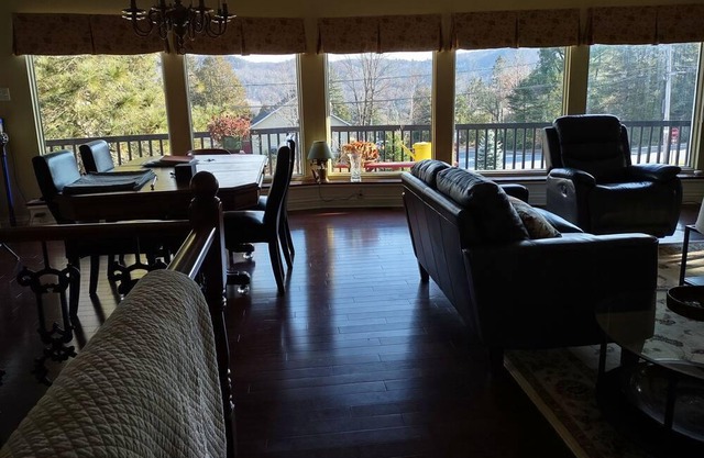Mountain view, 2700 sq foot swiss style chalet. 31 day minimum.