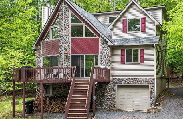 Mountain View Chalet | Hot Tub, Lakes, Fall colors