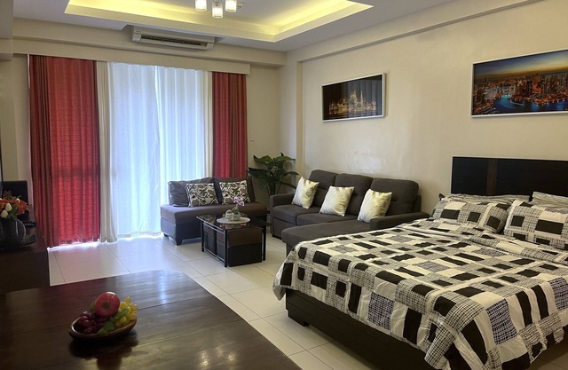 Mountain view Family-Friendly 1-BR condo with WiFi at Pico de Loro, Nasugbu