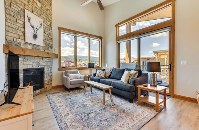 Mountain-View Fraser Condo w/Balcony + Hot Tub!
