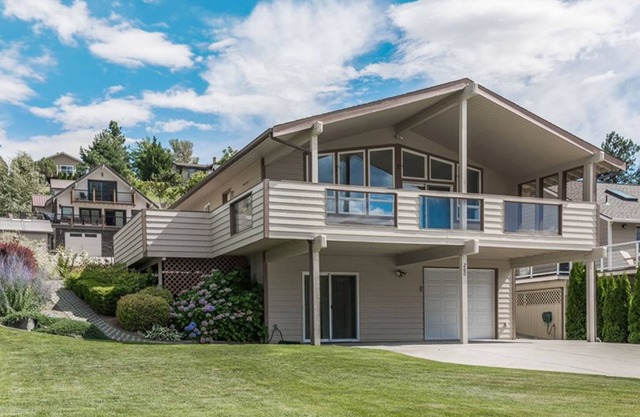Mountain view home with river view, pool access, central AC