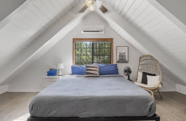 Mountain View Tahoe cabin, pet friendly with a hot tub , King bed