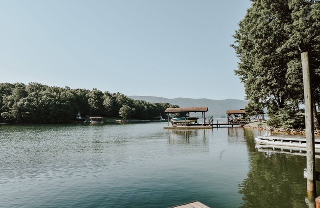 Mountain View, waterfront, large quiet cove, gentle lot, covered dock & deep H2O