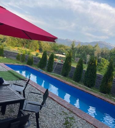 Mountain Views Chalet