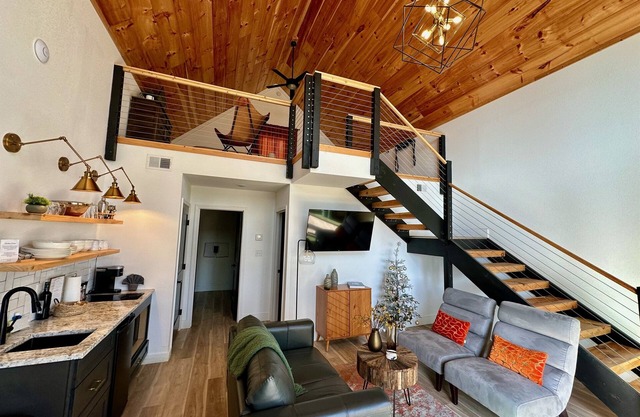 Mountain Views & Discounts!