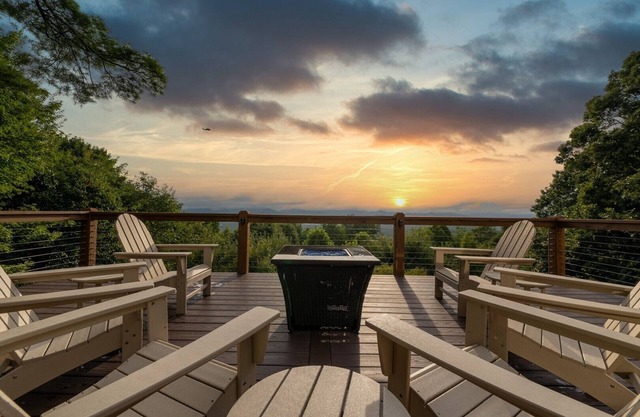 Mountain Views, Pet-Friendly & Jetted Tub | Asheville + Biltmore Pass