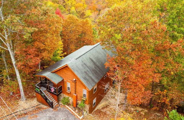 Mountain Views! Private, King beds, Hot Tub, Arcades, Pool Table, 2 Fireplaces