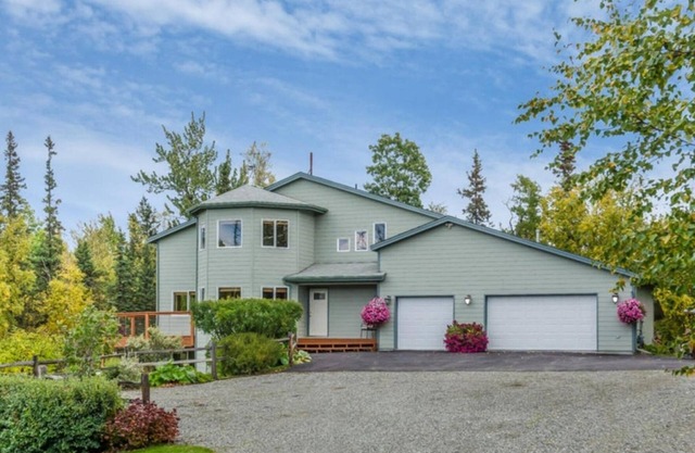 Mountain Vista Retreat, Excellent Views, Private entrance and living area