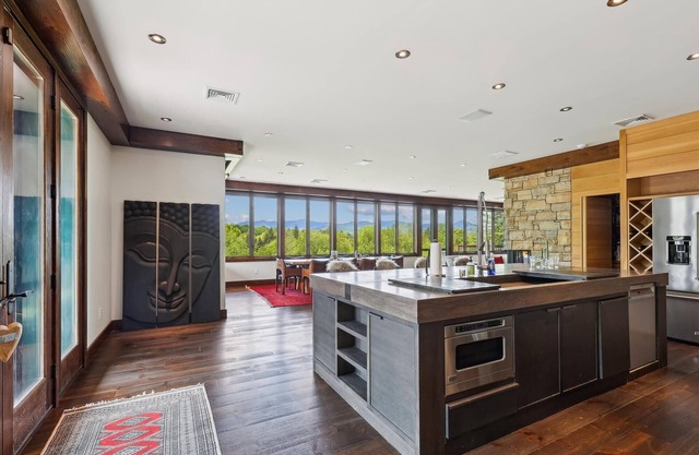Mountain Zen: spacious 3 br, deck, views, private swimming pond w/dock, tennis courts!