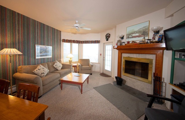 Mountainside Suite! Arcade, Pool, Hot Tub Access