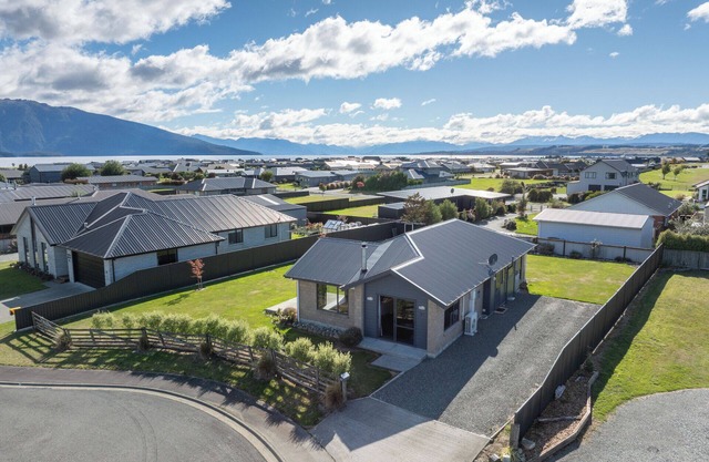 Mountainview Escape - Te Anau Holiday House