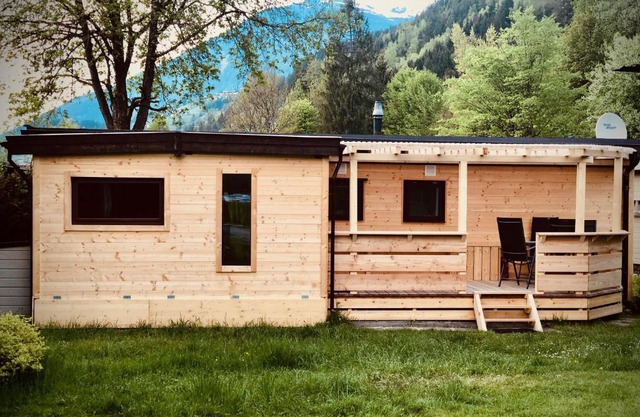 Mountainview Lodge - Chalet im Zillertal direkt am 5 Sterne Campingplatz Aufenfeld mit Hallenbad und Sauna