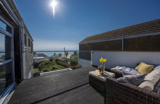 Mousehole View - an apartment that sleeps 4 guests in 2 bedrooms