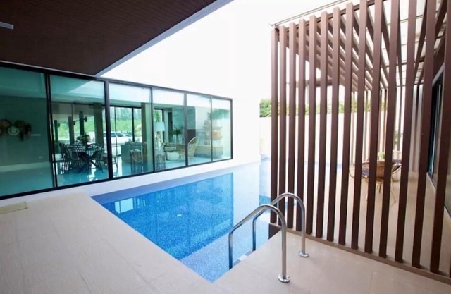 Movenpick Luxury Pool Villa in Pattaya