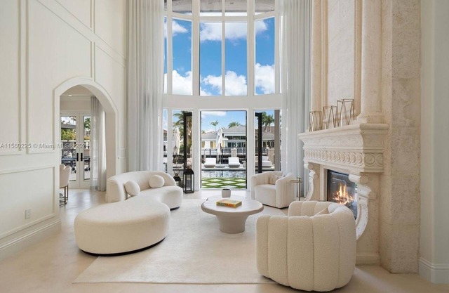 Movie theatre, Elevator Beach Mansion