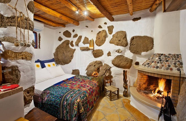 "Mpakses" 300 years old cottage "Natura cottages" with sea view shared garden