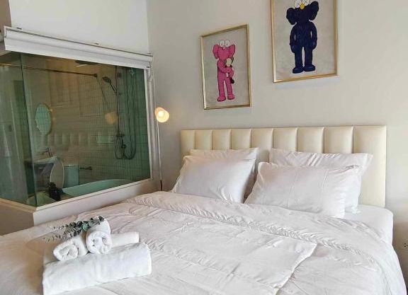 Mr Black & Ms White -Self Check in accommodation