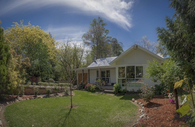 Mrs Simpson Cottage in Norala Garden