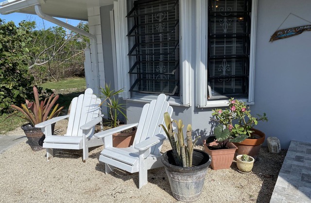 Ms. Kay's Cottage, in Lucaya near to beach and Port Lucaya