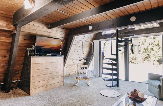 Mt. Baker Lodging Ensuite 5 - Sleeps 2!