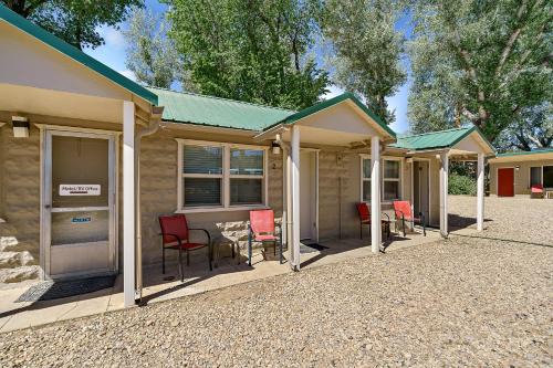 Mt Carmel Motel Room close to Zion National Park