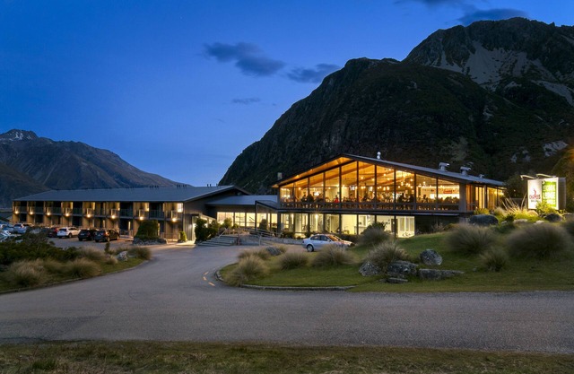 Mt Cook Lodge & Motels