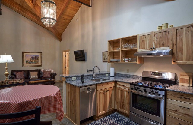 Mt. Joseph Lodge in Downtown Joseph: Unit #5