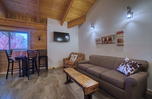 Mt. Joseph Lodge in Downtown Joseph: Unit #6