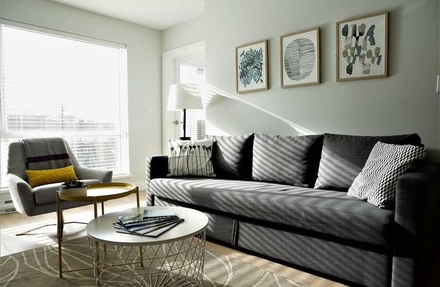 ★★★Mt. Pleasant, family friendly neighbourhood, minutes to downtown★★★