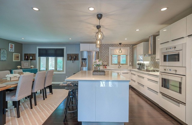 Mt Washington Oasis … minutes from stadiums w/parking & 3 full baths !