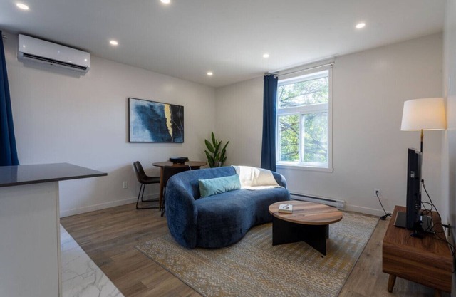 MTL Retreat | Stylish 2B1B in NDG