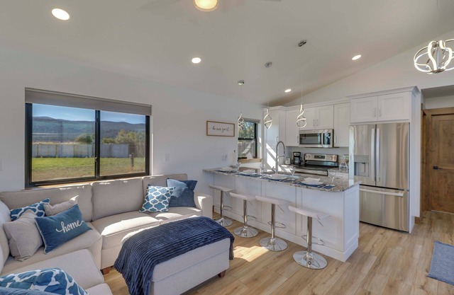 Mtn-View Tiny Home Near Flathead Lake & Skiing!