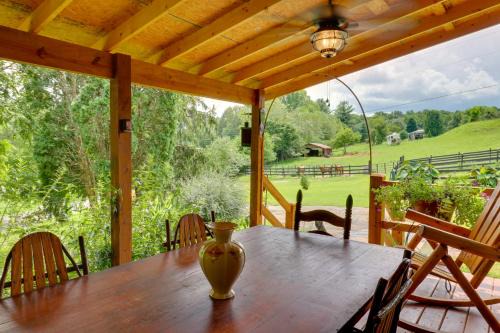Mtn-View Warne Cabin Hot Tub, Wine Cabinet!